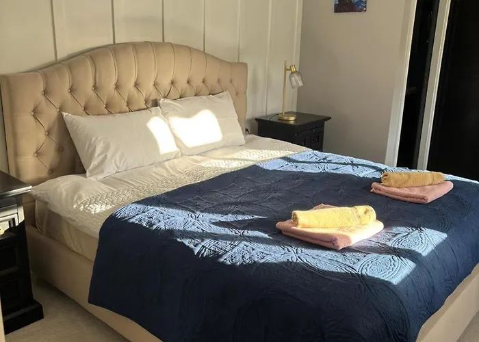 Homestay Brady Monaghan